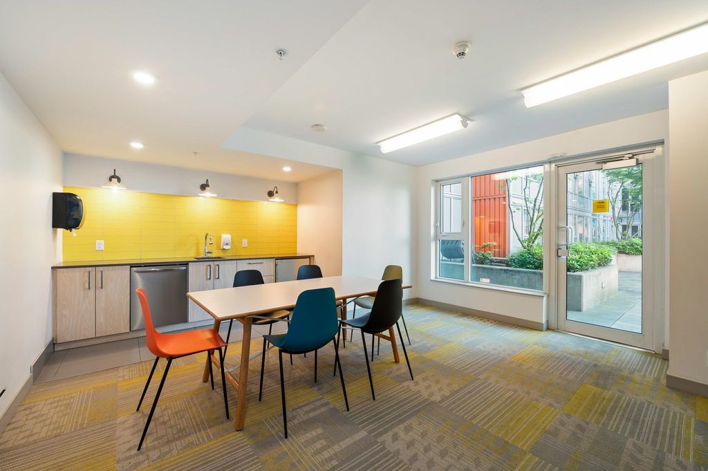 listing image 1103132518595290076