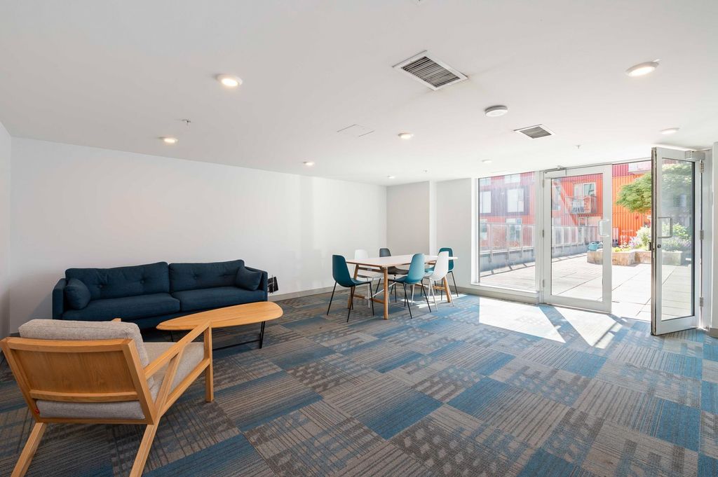 listing image 1102420788358158213