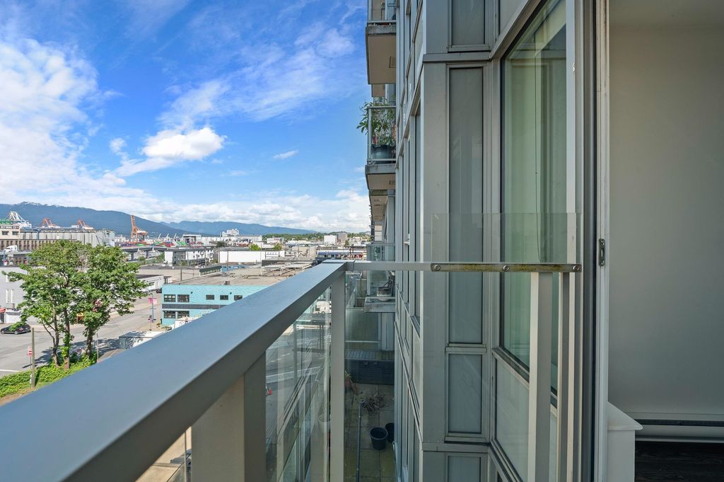 listing image 1103651855696179464