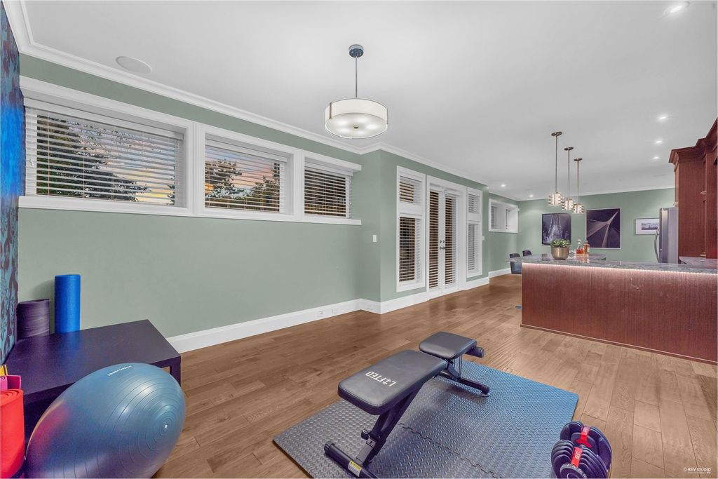 listing image 1104824242091957897
