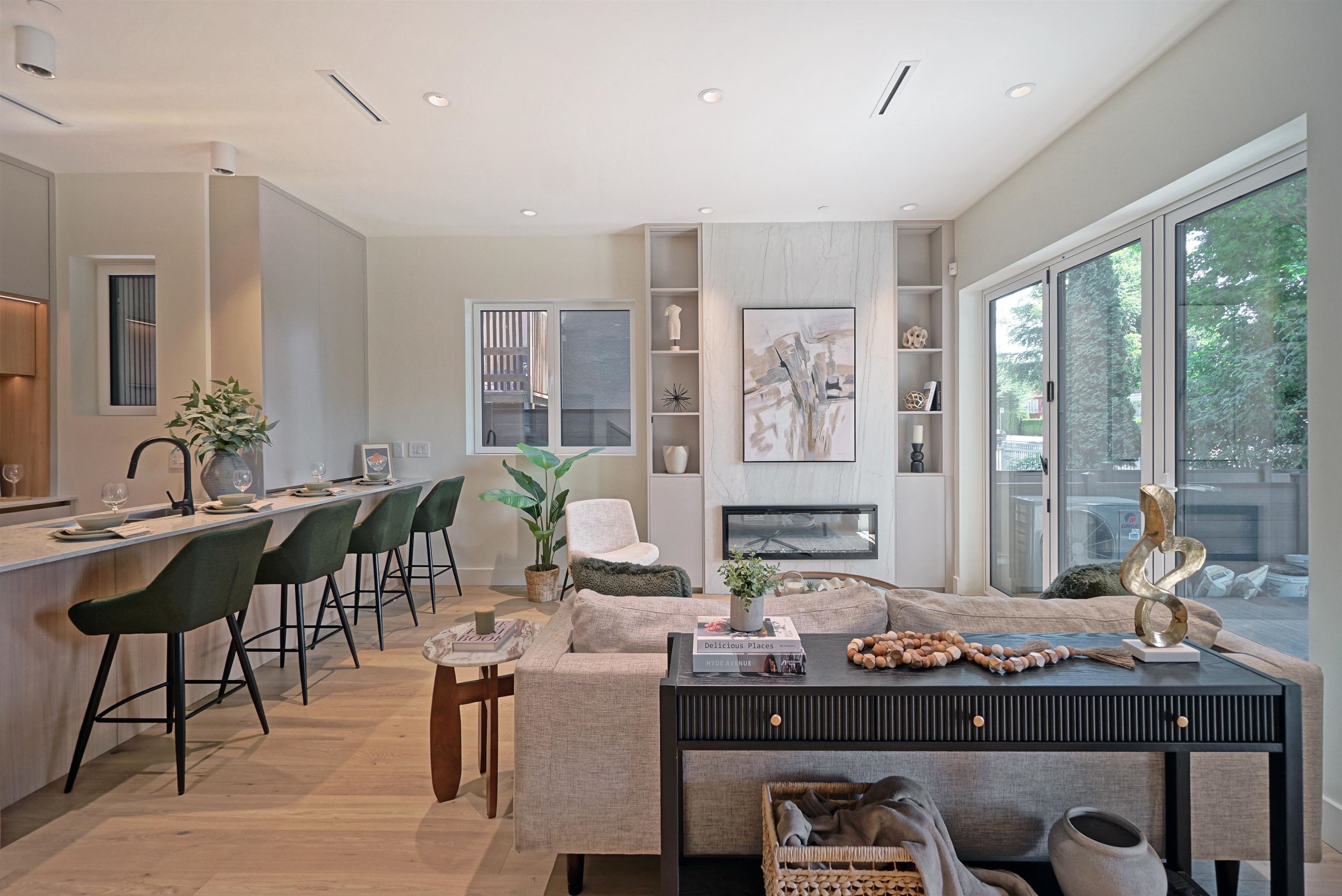 3315 W 10th Street 1