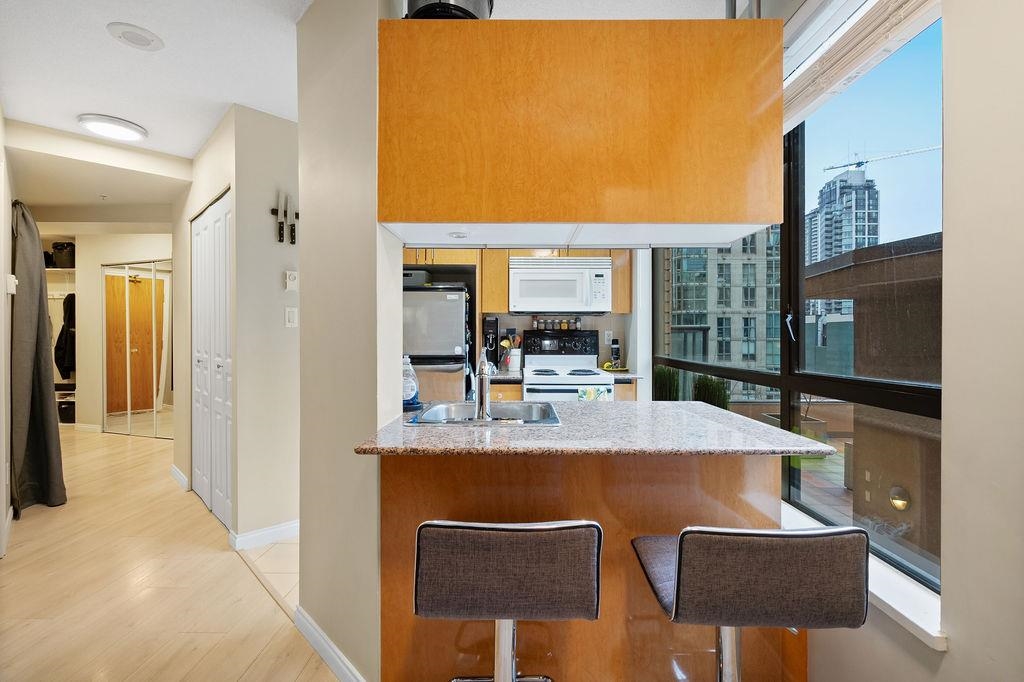 1189 Howe Street 609