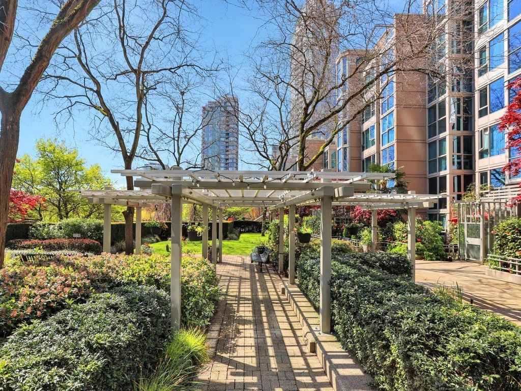 listing image 1100480889914489680