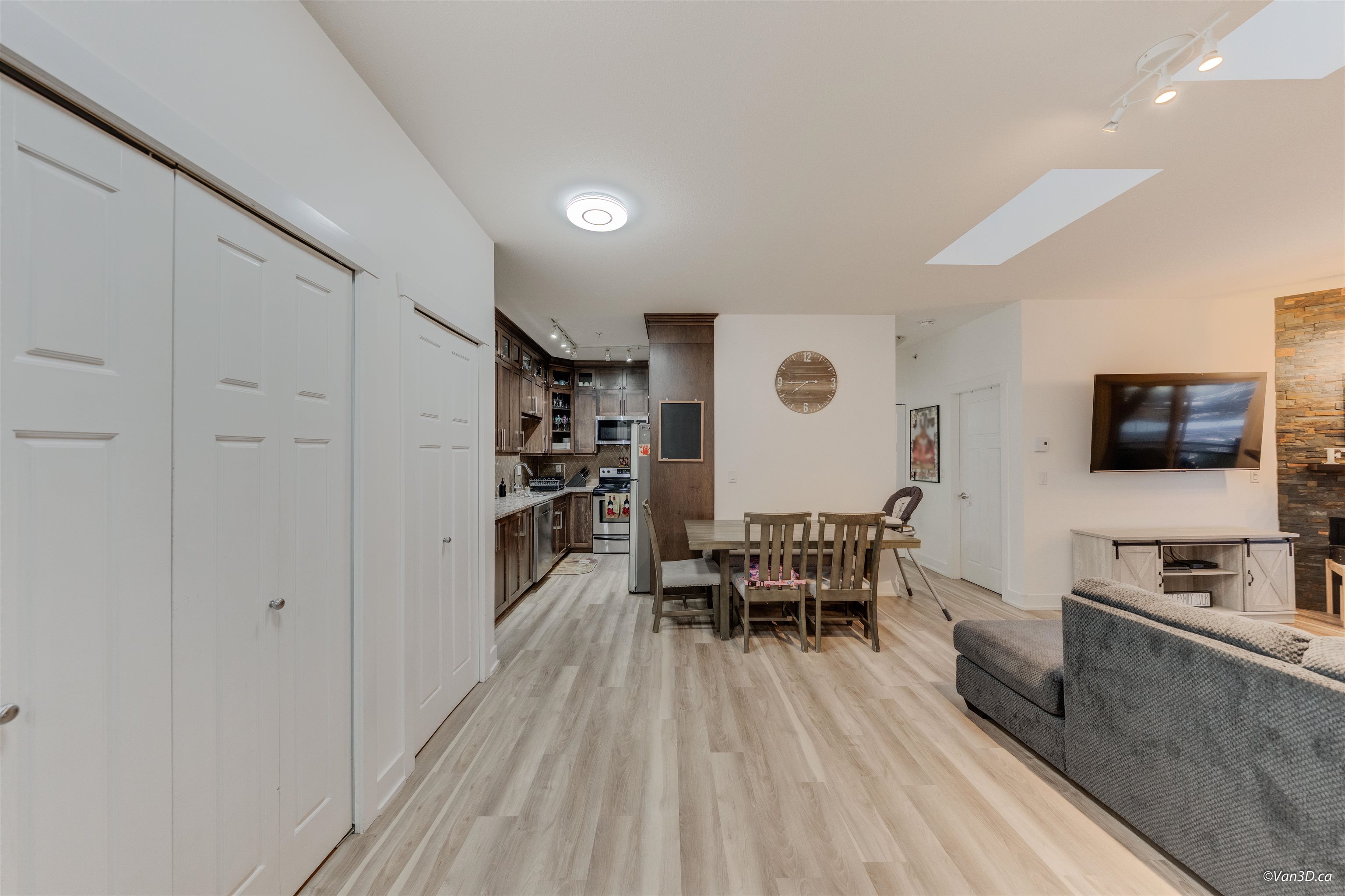 1988 Suffolk Avenue 404