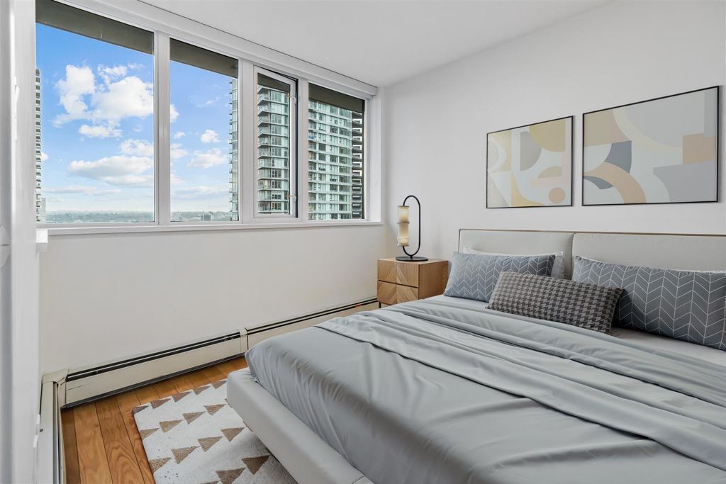 listing image 1100836637877889540