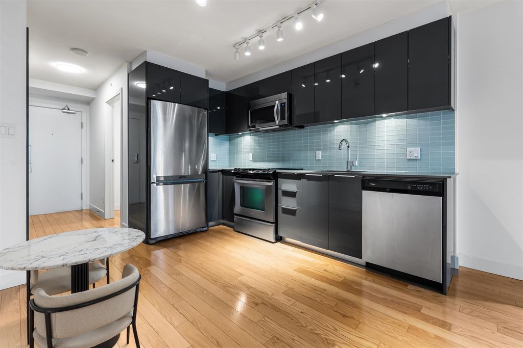 listing image 1107103316992439181