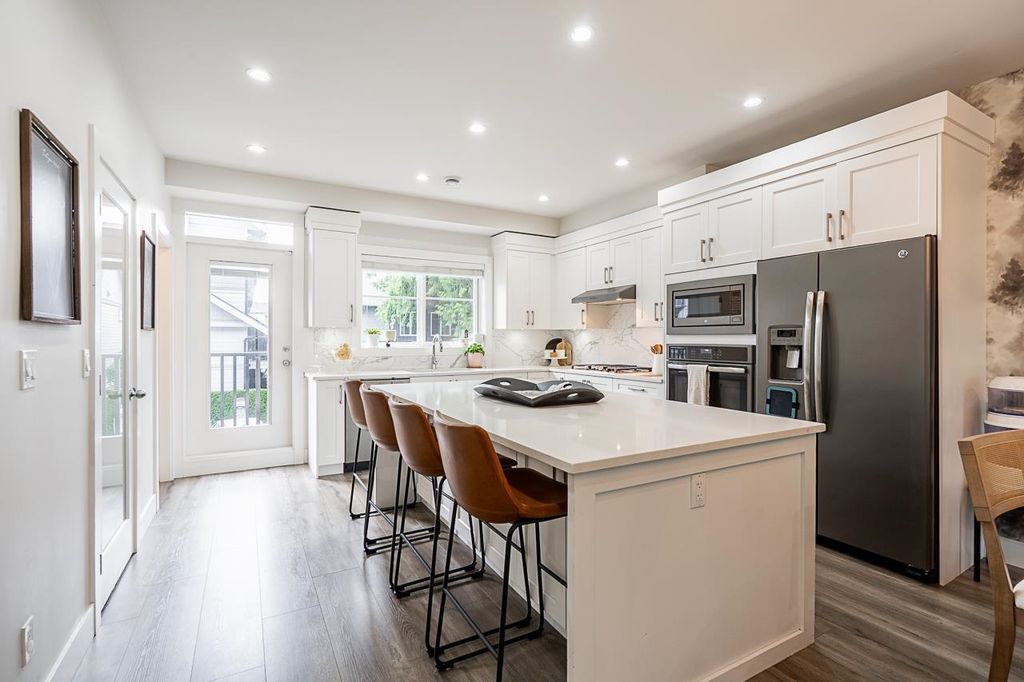 listing image 1106296195202776332