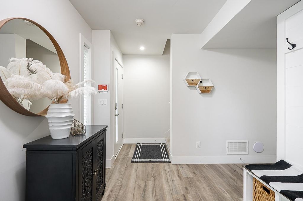 listing image 1105103848133735364