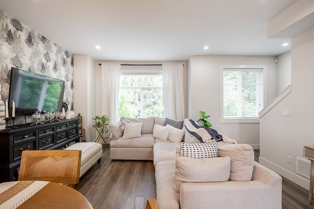 listing image 1105820282959394338