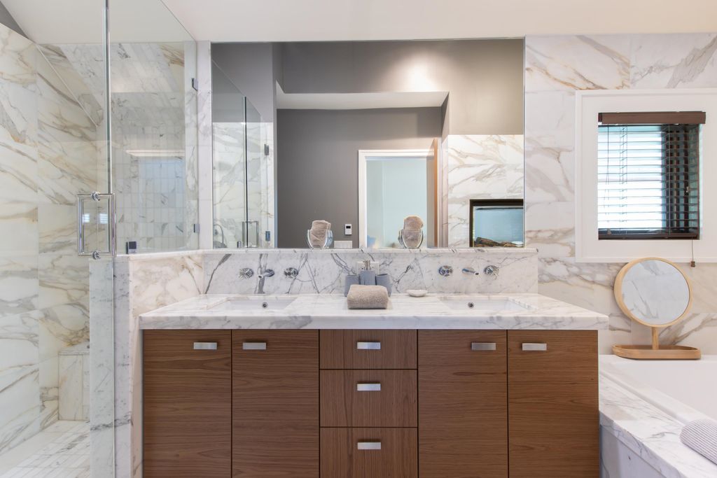 listing image 1100642343368059559