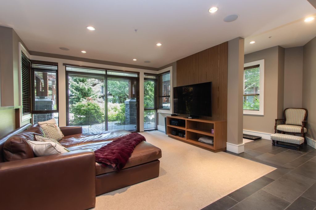 listing image 1105999904378240083