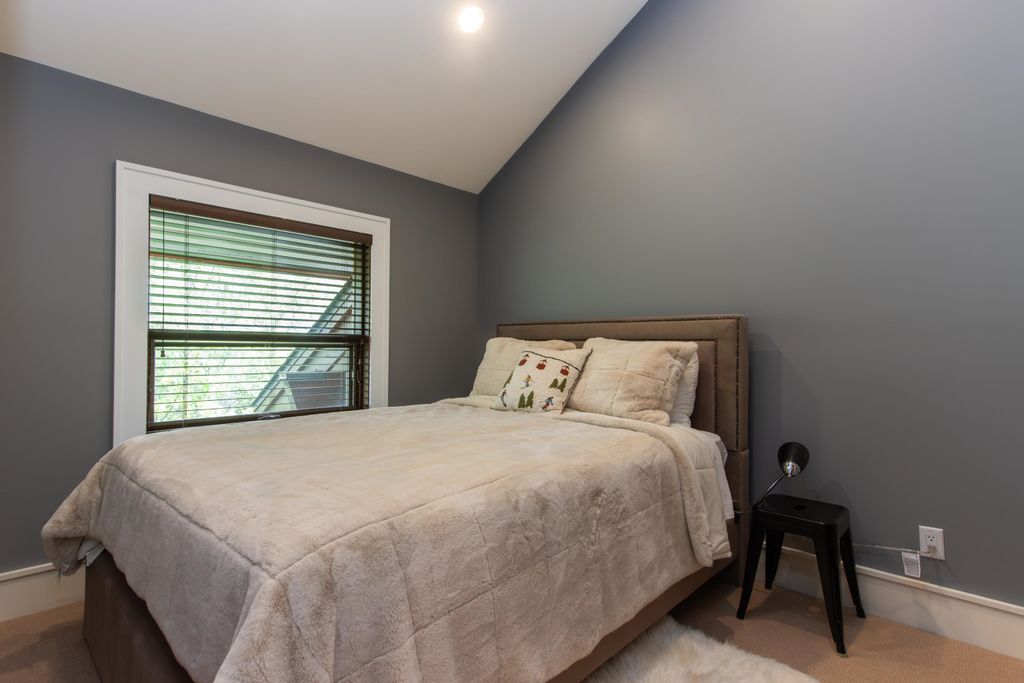 listing image 1104845894518621699