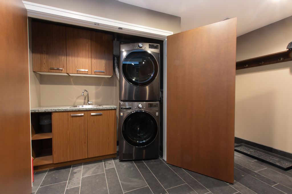 listing image 1102623150781833903