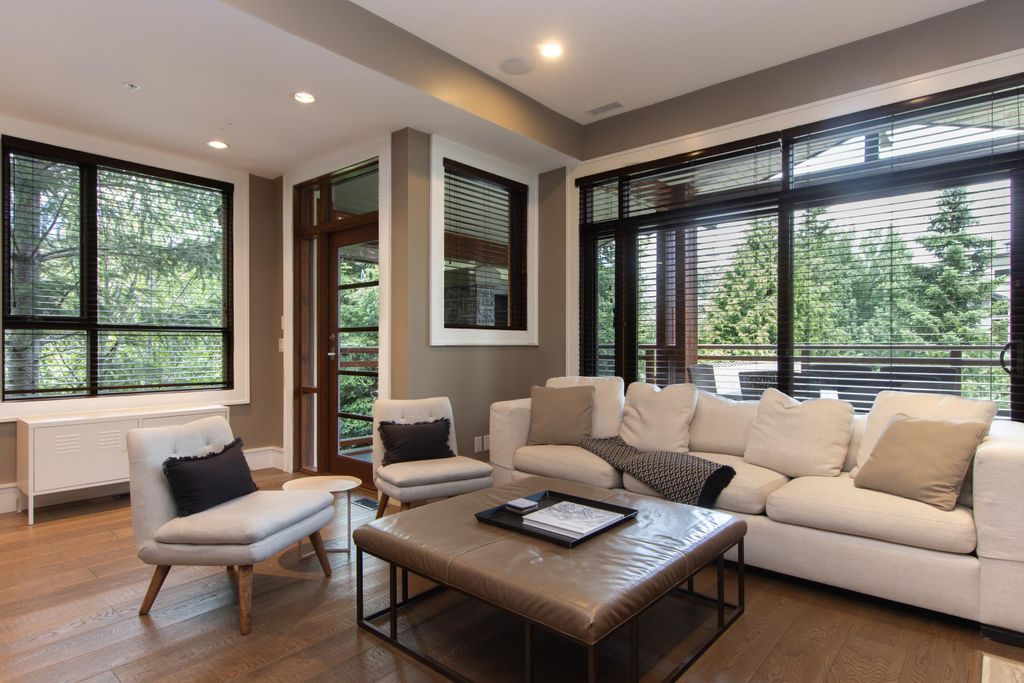 listing image 1102907588459817927