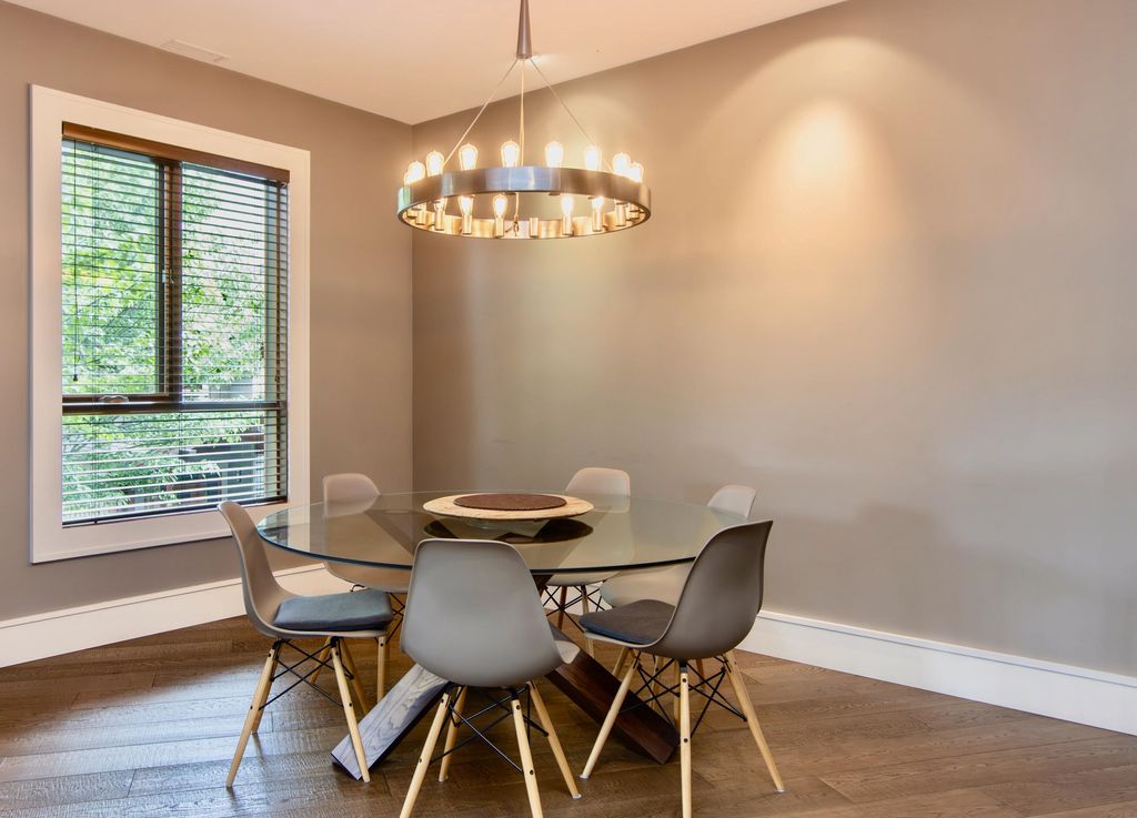 listing image 1102360922775804727