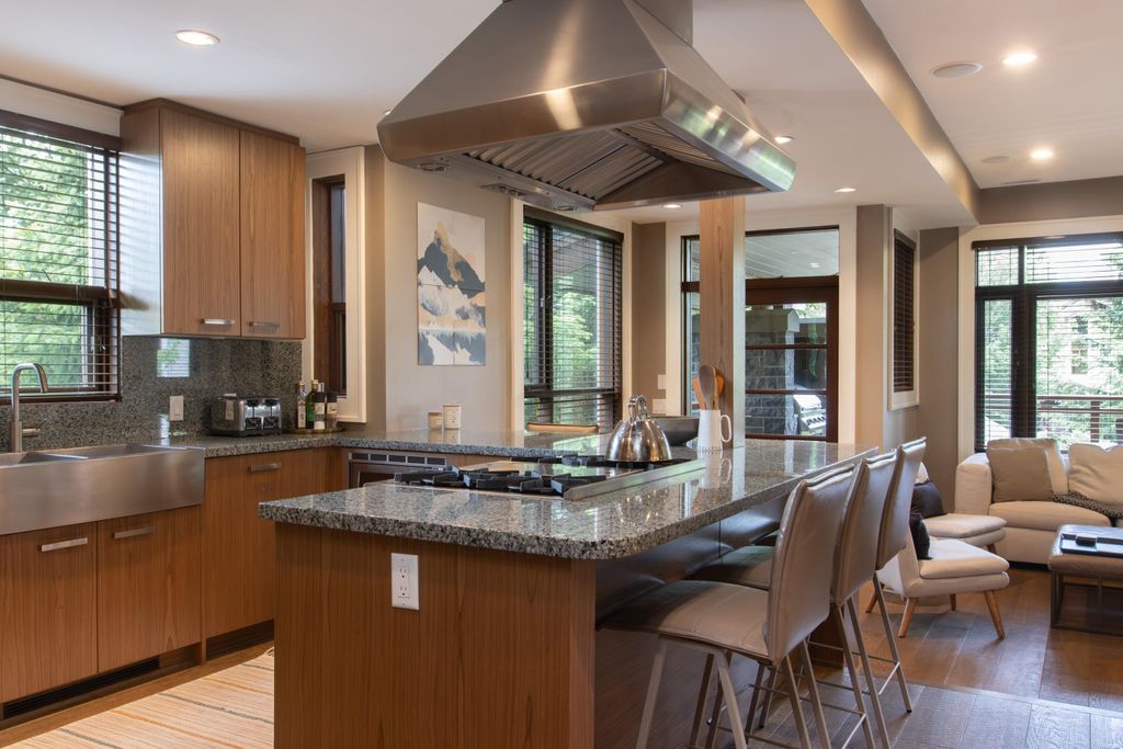 listing image 1102690350381769861