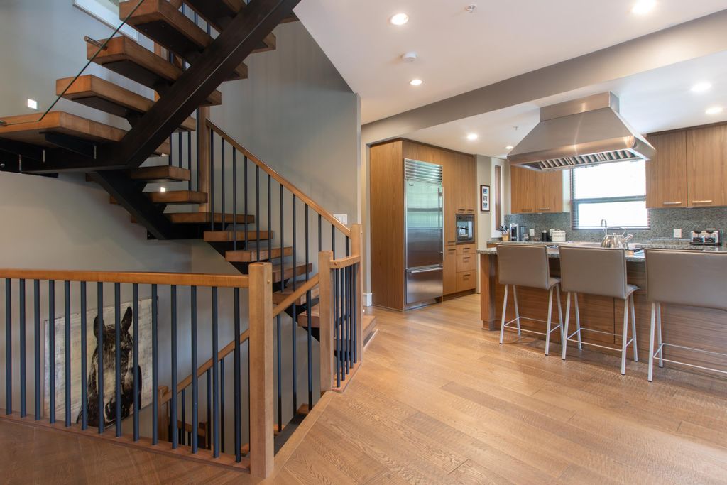 listing image 1100108690239425013