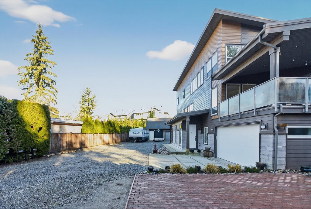 Photo of 24025 Fern Crescent, Maple Ridge, BC V4R 2S1 (MLS # R3139581)