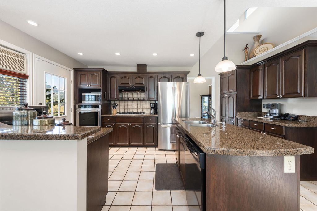 listing image 1100330448700031245