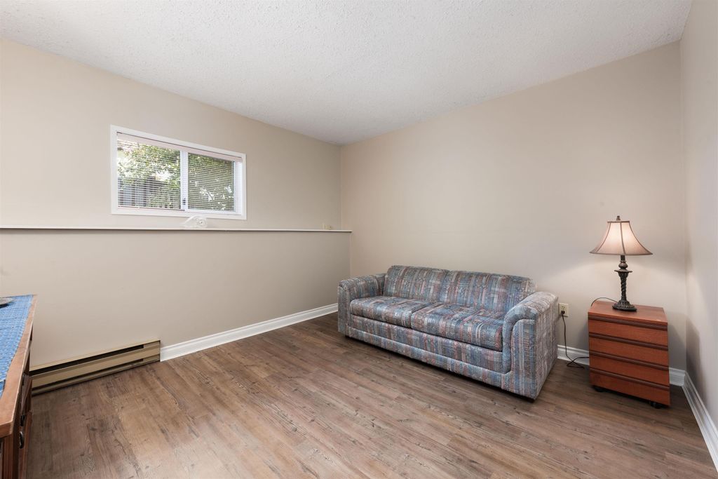 listing image 1105910671851425985
