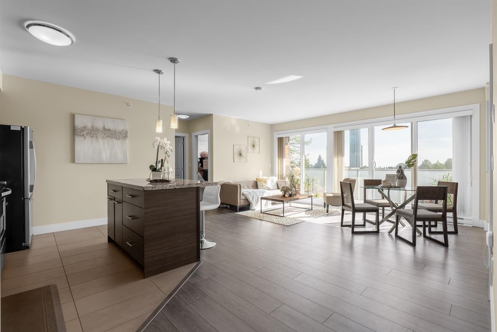 listing image 1106888486779038335