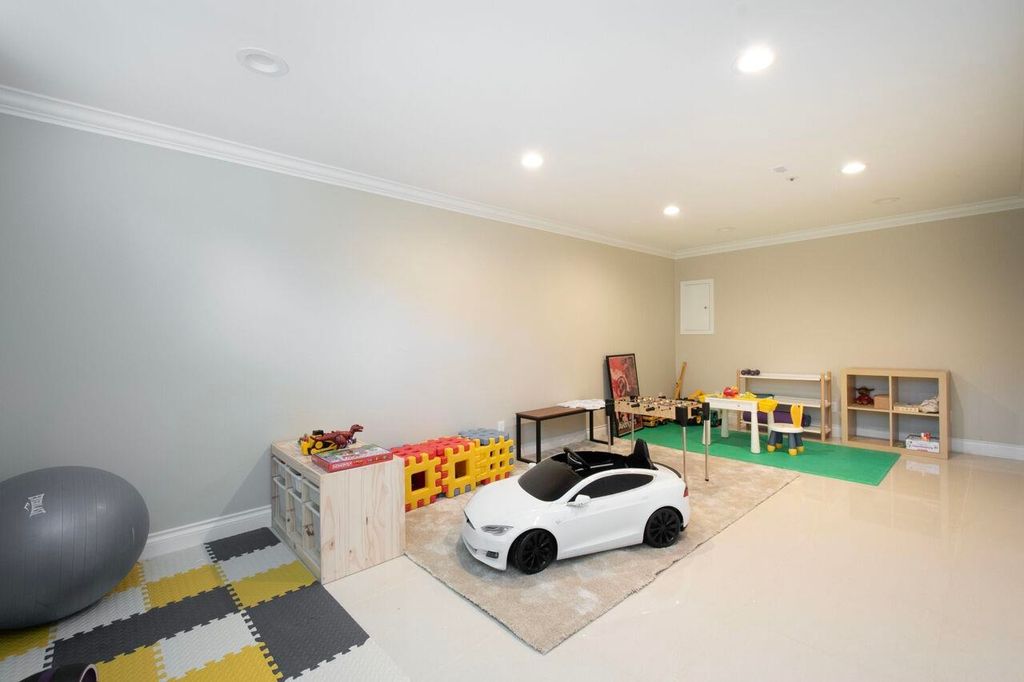 listing image 1109990833732860392