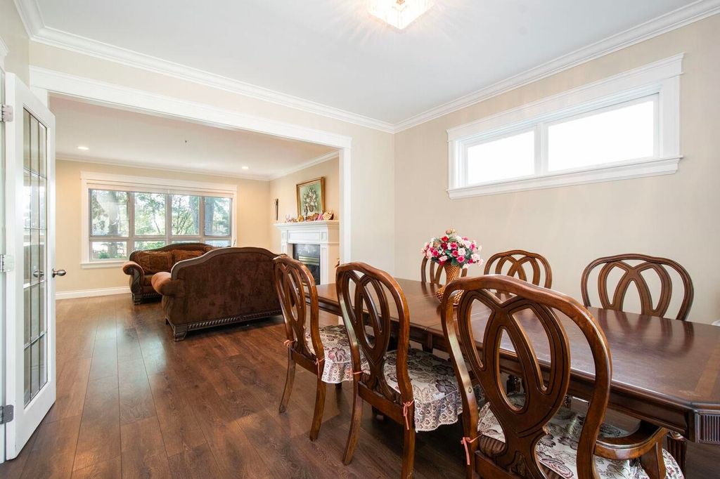 listing image 1100540444322181877