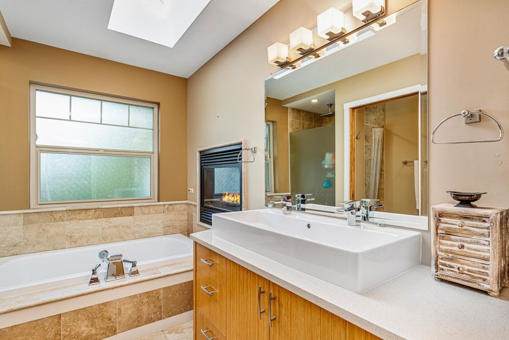 listing image 1103774691963370527