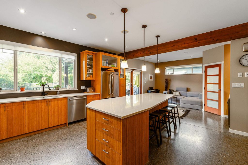 listing image 1102355616703690705