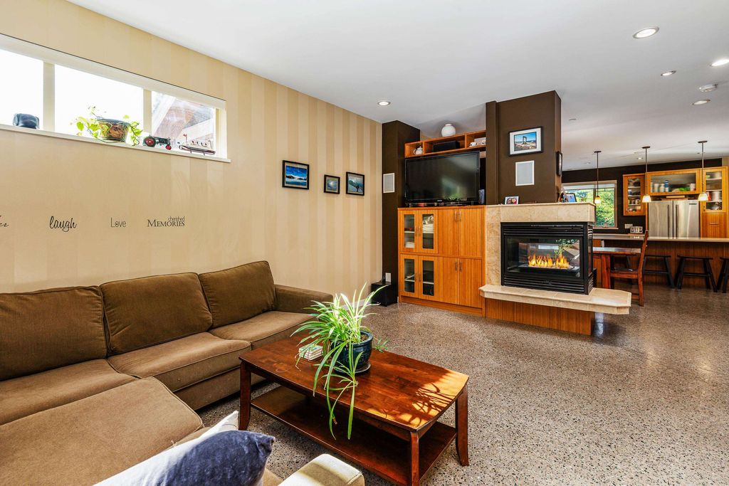 listing image 1106799491903275515