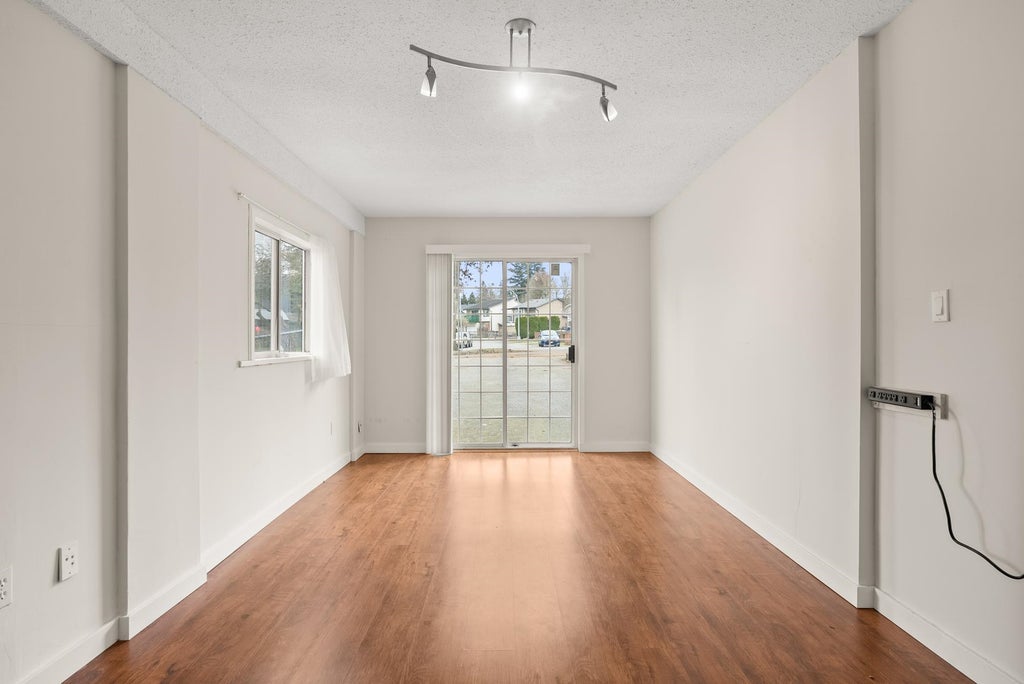 Photo of 232 Davis Crescent, Langley, BC V4W 3K7 (MLS # R3175352)