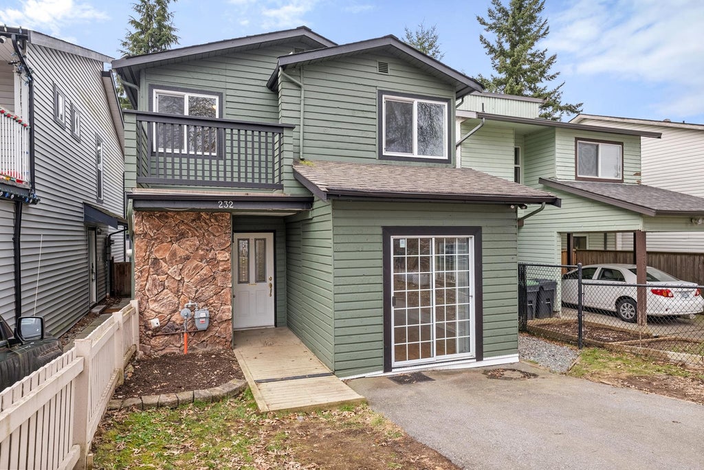 Photo of 232 Davis Crescent, Langley, BC V4W 3K7 (MLS # R3175352)