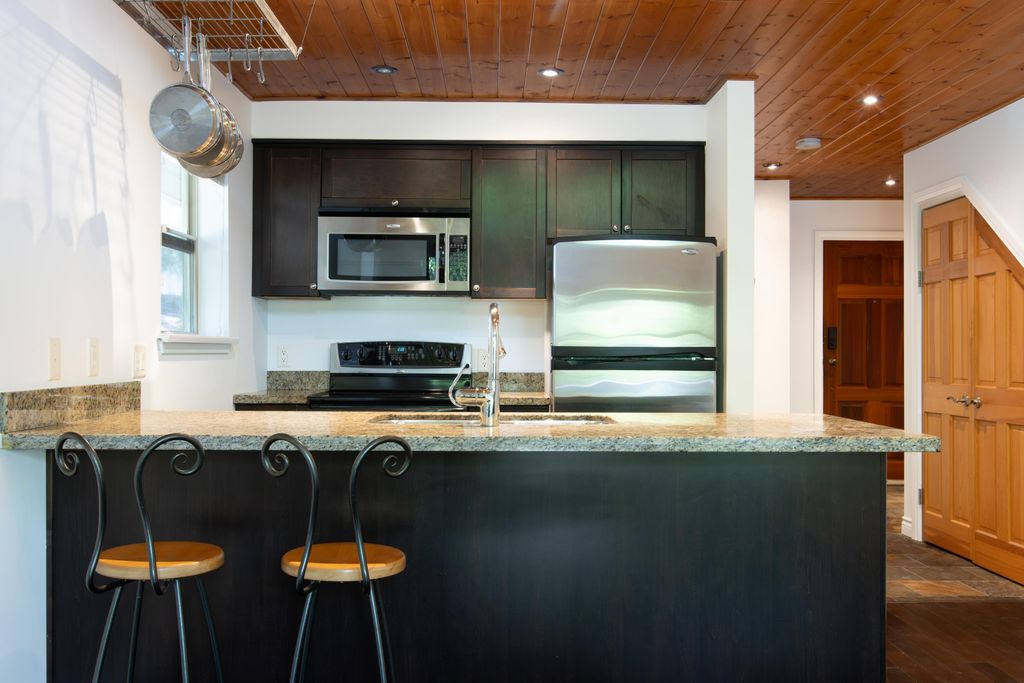 listing image 1105000702004962924