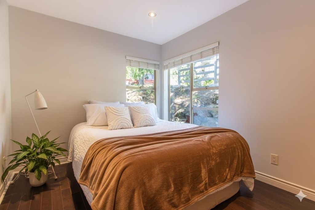 listing image 1100177826904710258