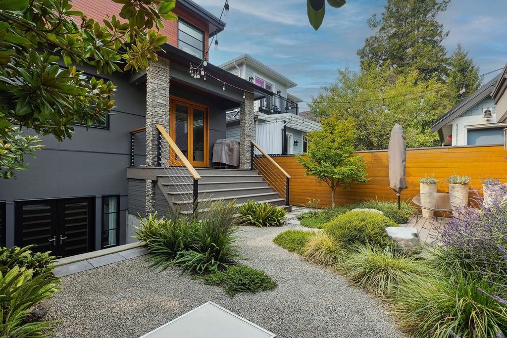 listing image 1104137493902978219