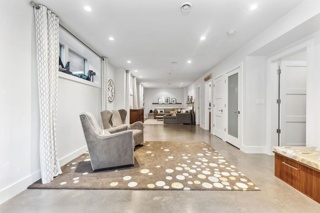 listing image 1102056524406583958