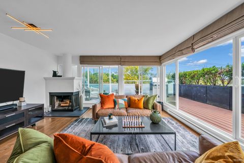 2243 Oak Street Vancouver BC V6H 3W6