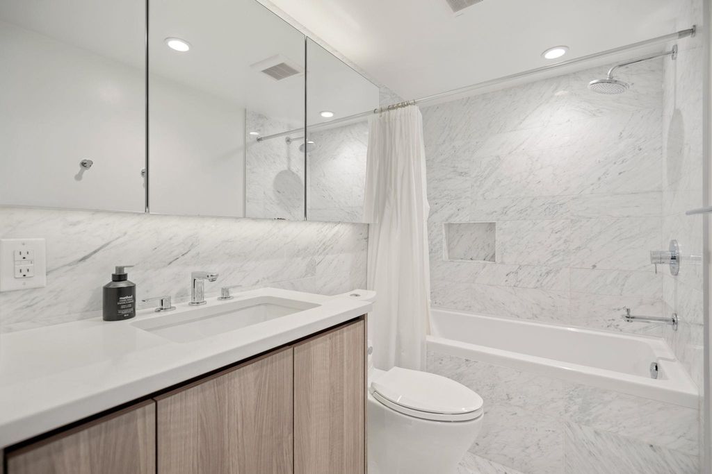 listing image 1103493567801549996
