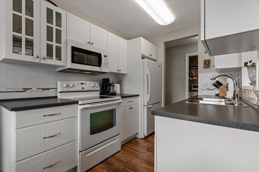 Photo of 9425 Nowell Street #303, Chilliwack, BC V2P 4X8 (MLS # R3154085)