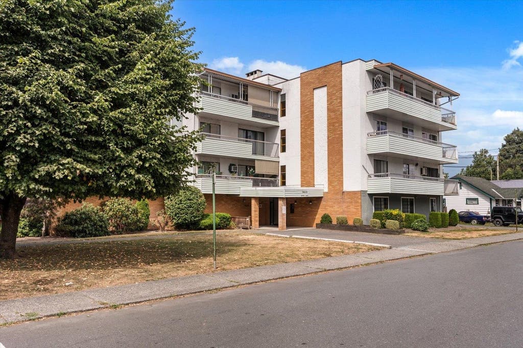 Photo of 9425 Nowell Street #303, Chilliwack, BC V2P 4X8 (MLS # R3154085)