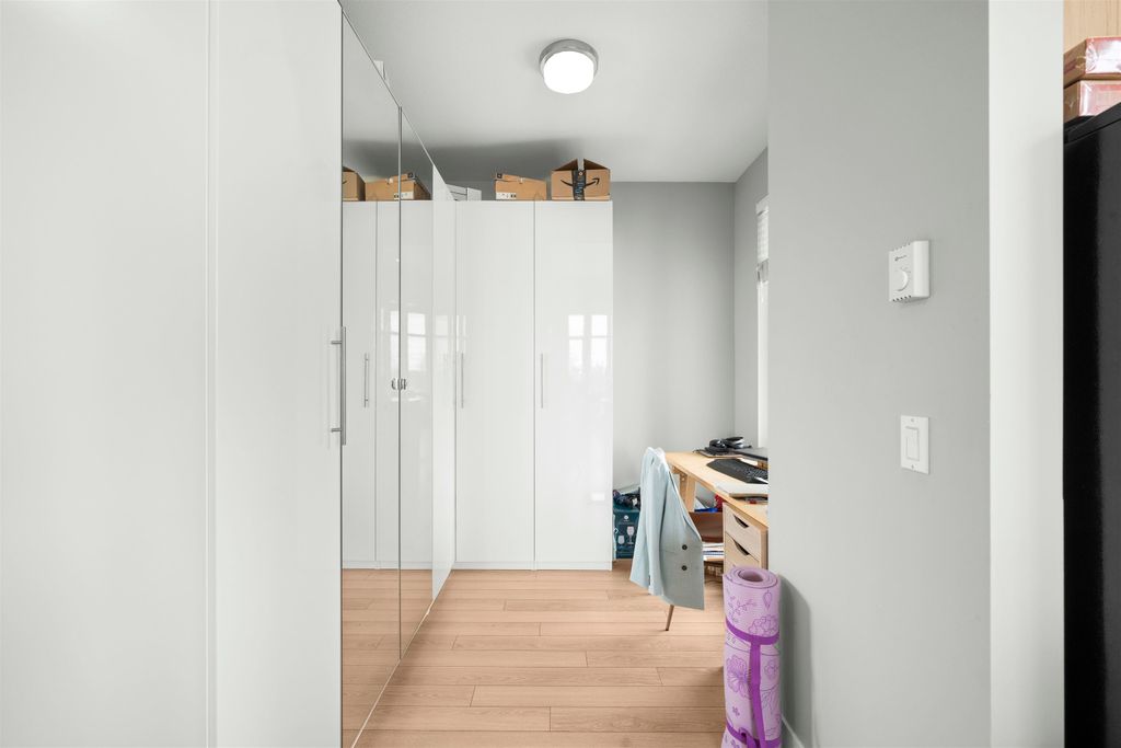 listing image 1104829559774646758