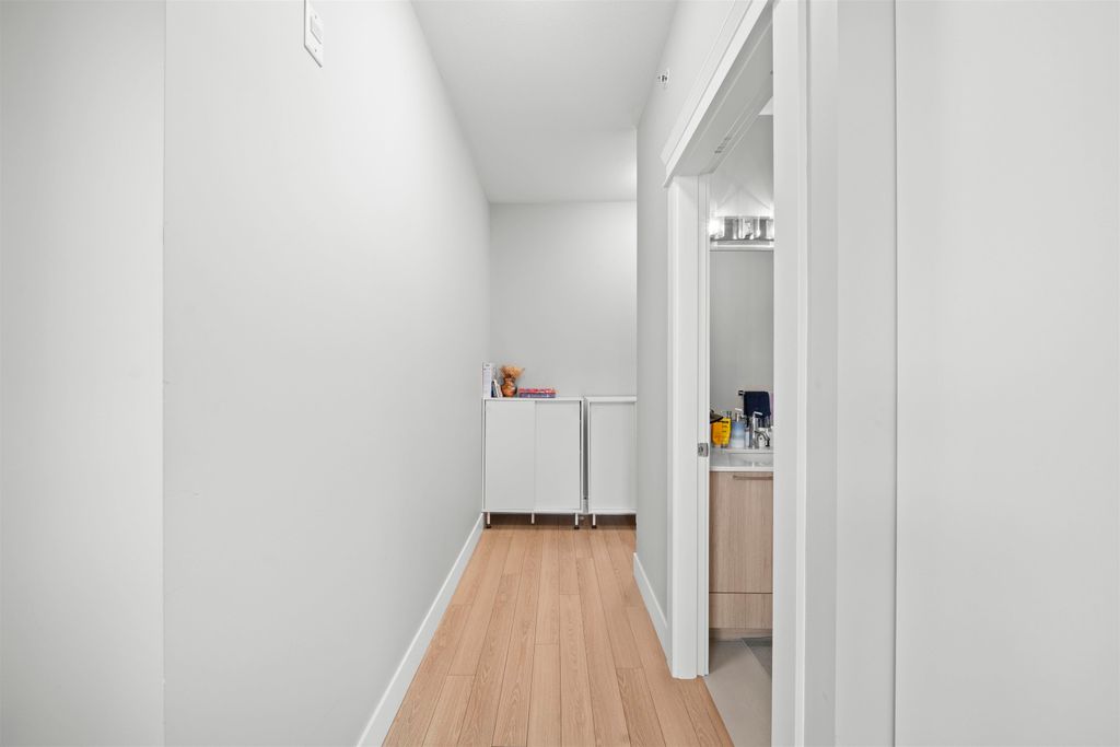 listing image 1105034758215164014