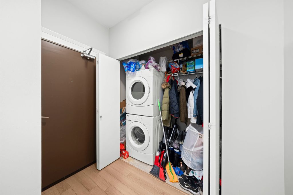 listing image 1106782447998427395