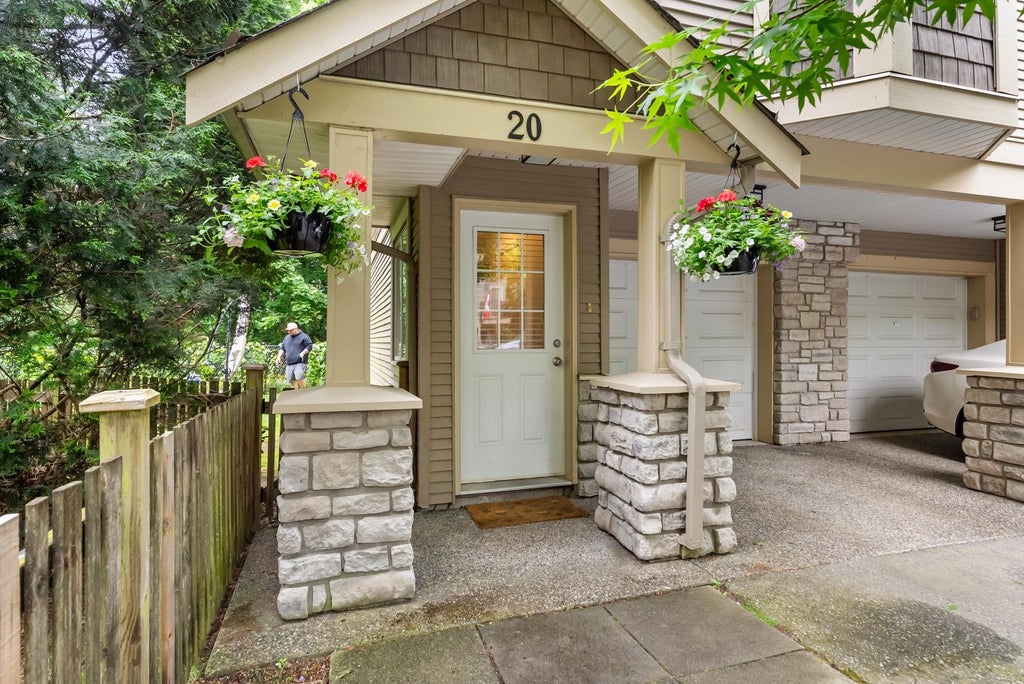 Photo of 33321 George Ferguson Way #20, Abbotsford, BC V2S 2L6 (MLS # R3162751)
