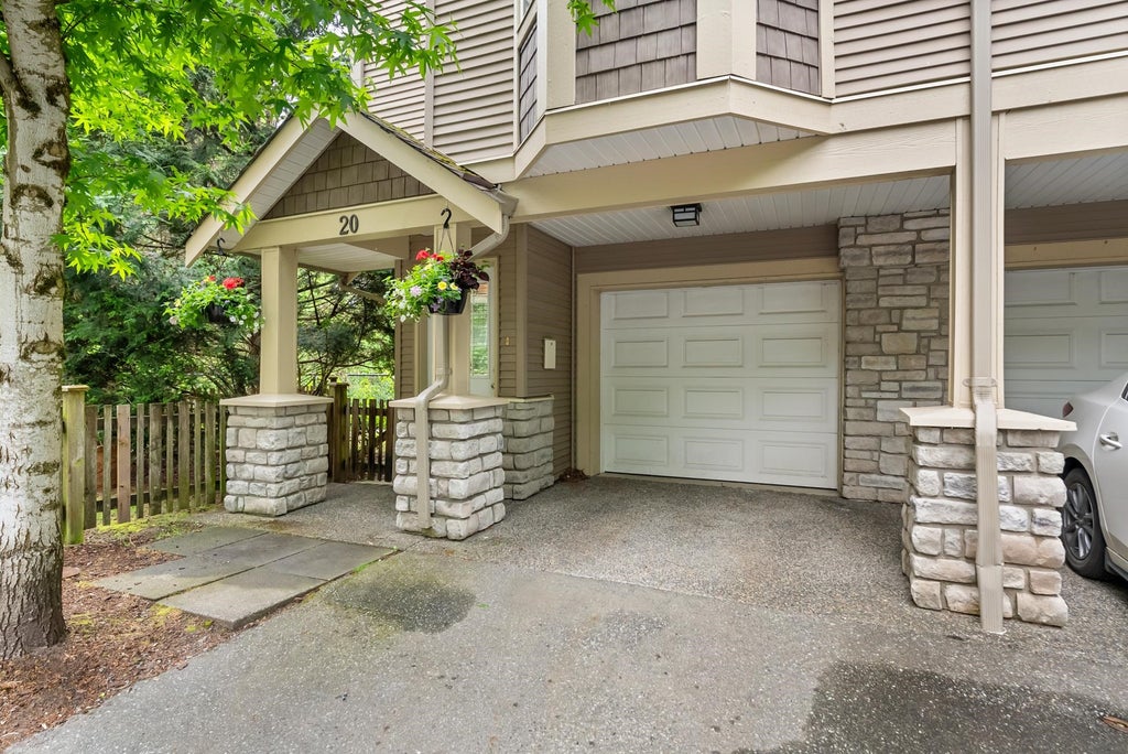 Photo of 33321 George Ferguson Way #20, Abbotsford, BC V2S 2L6 (MLS # R3162751)