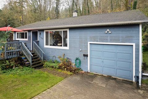 2133 Hope Street Port Moody BC V3H 2H9
