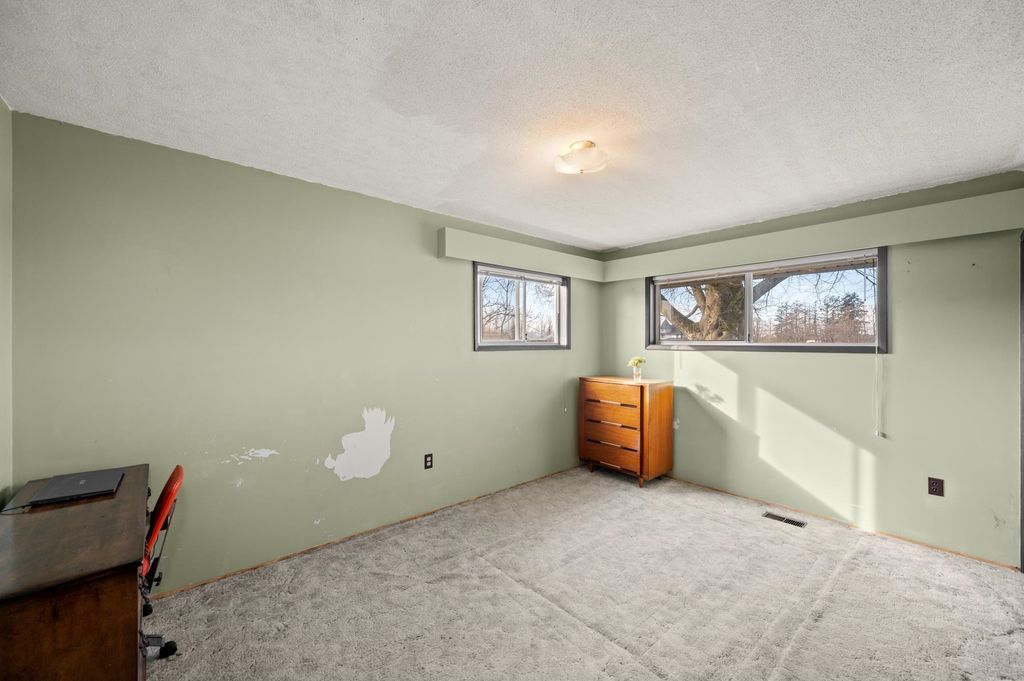 listing image 1103632628782152533