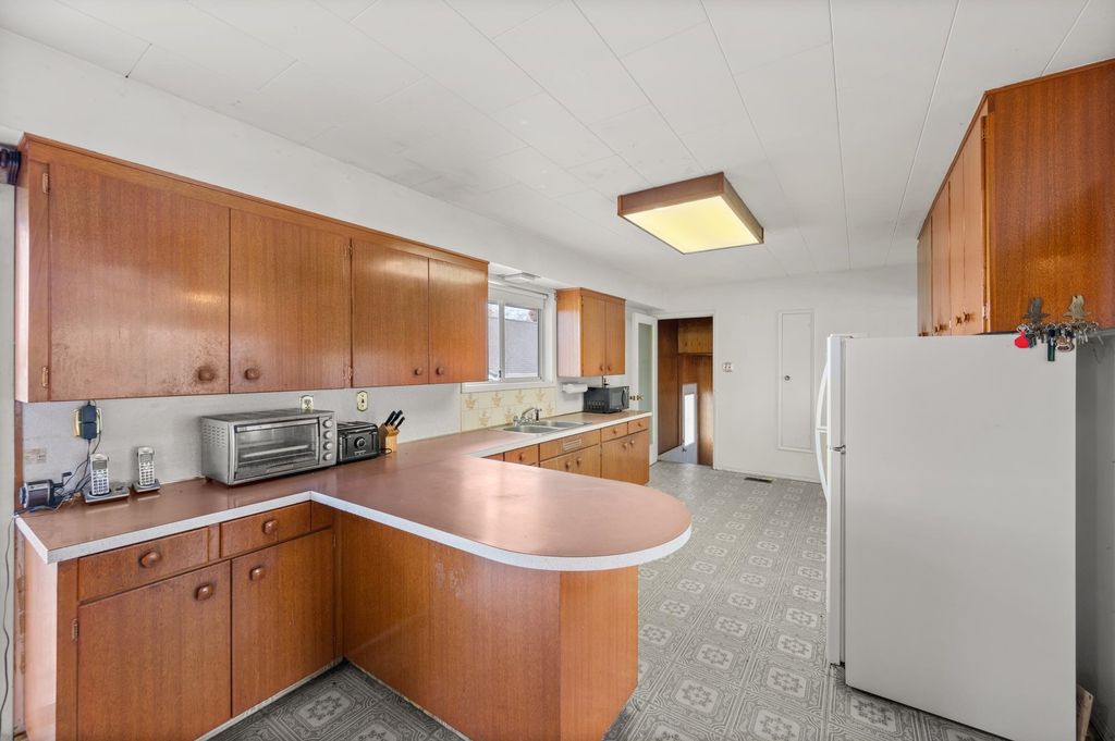 listing image 1105087311434880707