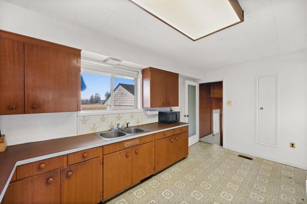 listing image 1103952415093948113