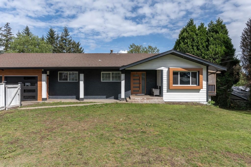 Photo of 2802 Upland Crescent, Abbotsford, BC V2T 2E9 (MLS # R3114628)